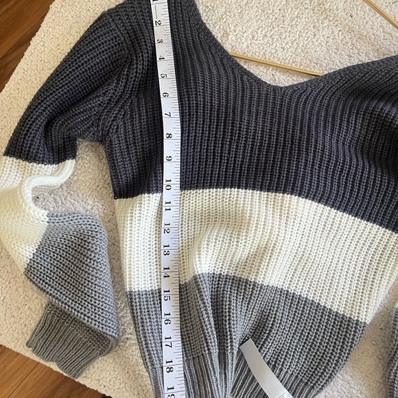 Poof apparel color block neutral preppy  V-Neck Sweater Black, White, Gray  S - Picture 7 of 7